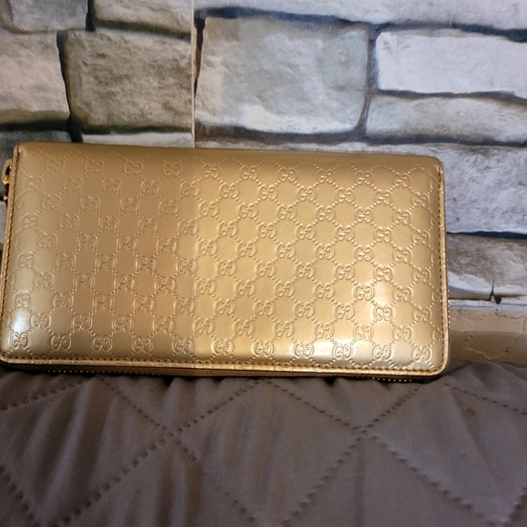 Authentic Gucci Gold Micro Guccissima Zip Around Wallet - Picture 15 of 17
